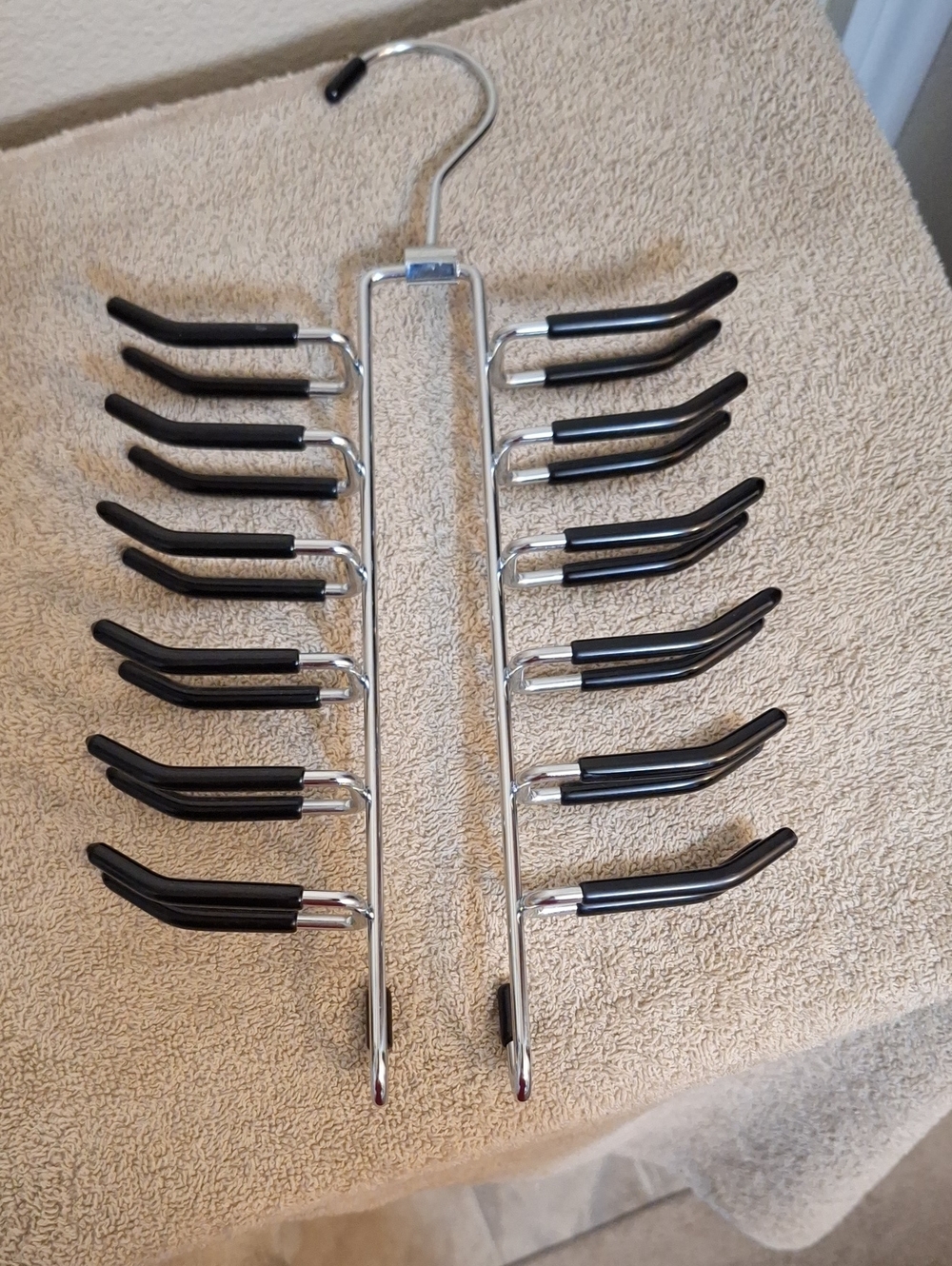 Multi-Tier Chrome Tie & Belt Hanger with Black Rubber Arms